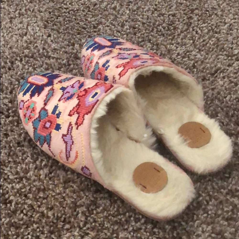 NWOT- Needlepoint Slippers- Anthropologie size 8